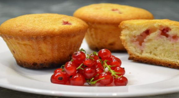 Red currant muffins