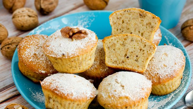 Cottage cheese and nut muffins with vanilla