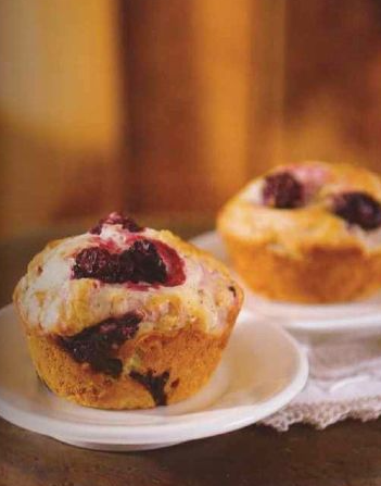 Muffins with blackberries