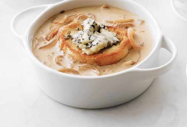 Onion cream soup with caremelized onions