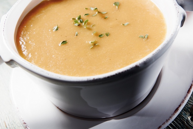 Pumpkin puree soup with apples