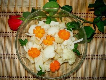 Salad with squid and cauliflower