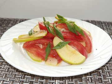 Summer salad with tomatoes and apple