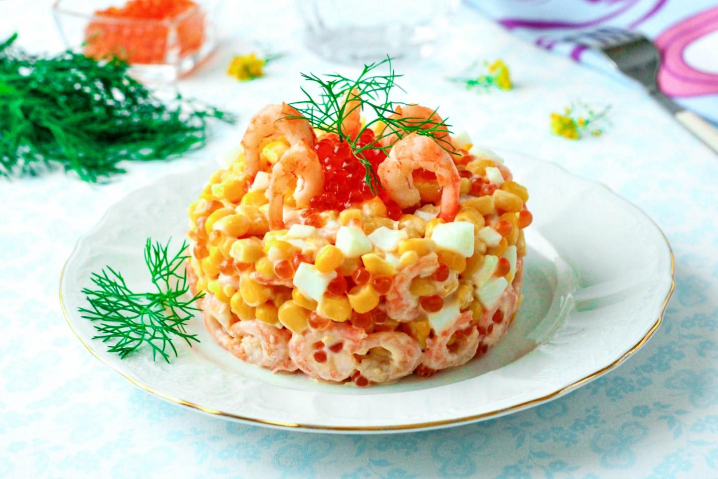 TSARSKY SALAD WITH SHRIMPS AND RED CAVIAR