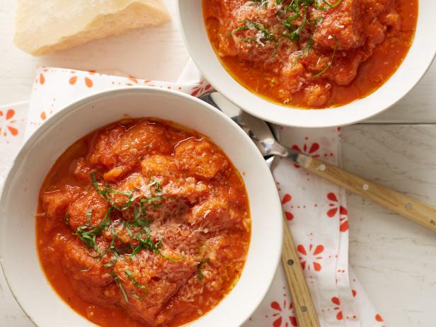 Tuscan tomato soup with bread - Pappa al pomodoro