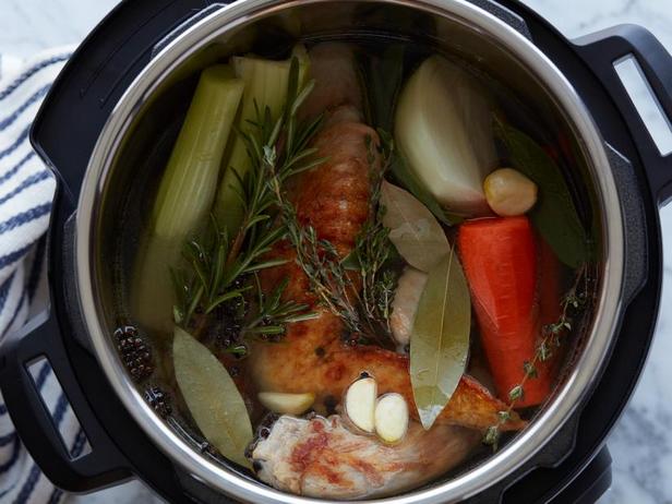 Turkey broth in a slow cooker