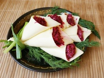 Salad with cheese and beet 