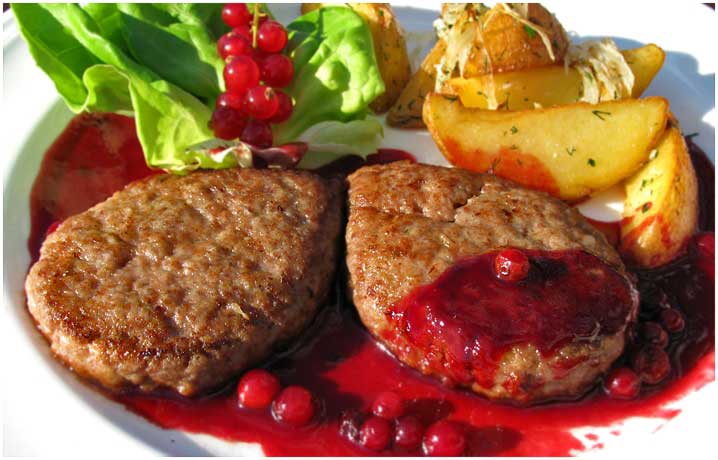 Cutlets with cranberry sauce