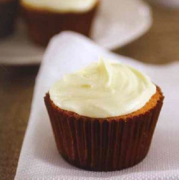 Muffins with white chocolate icing