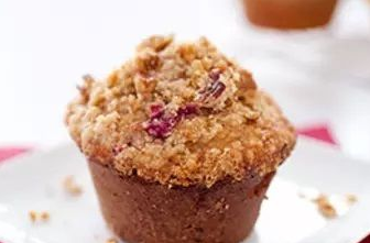 Cupcakes with cranberries and nuts