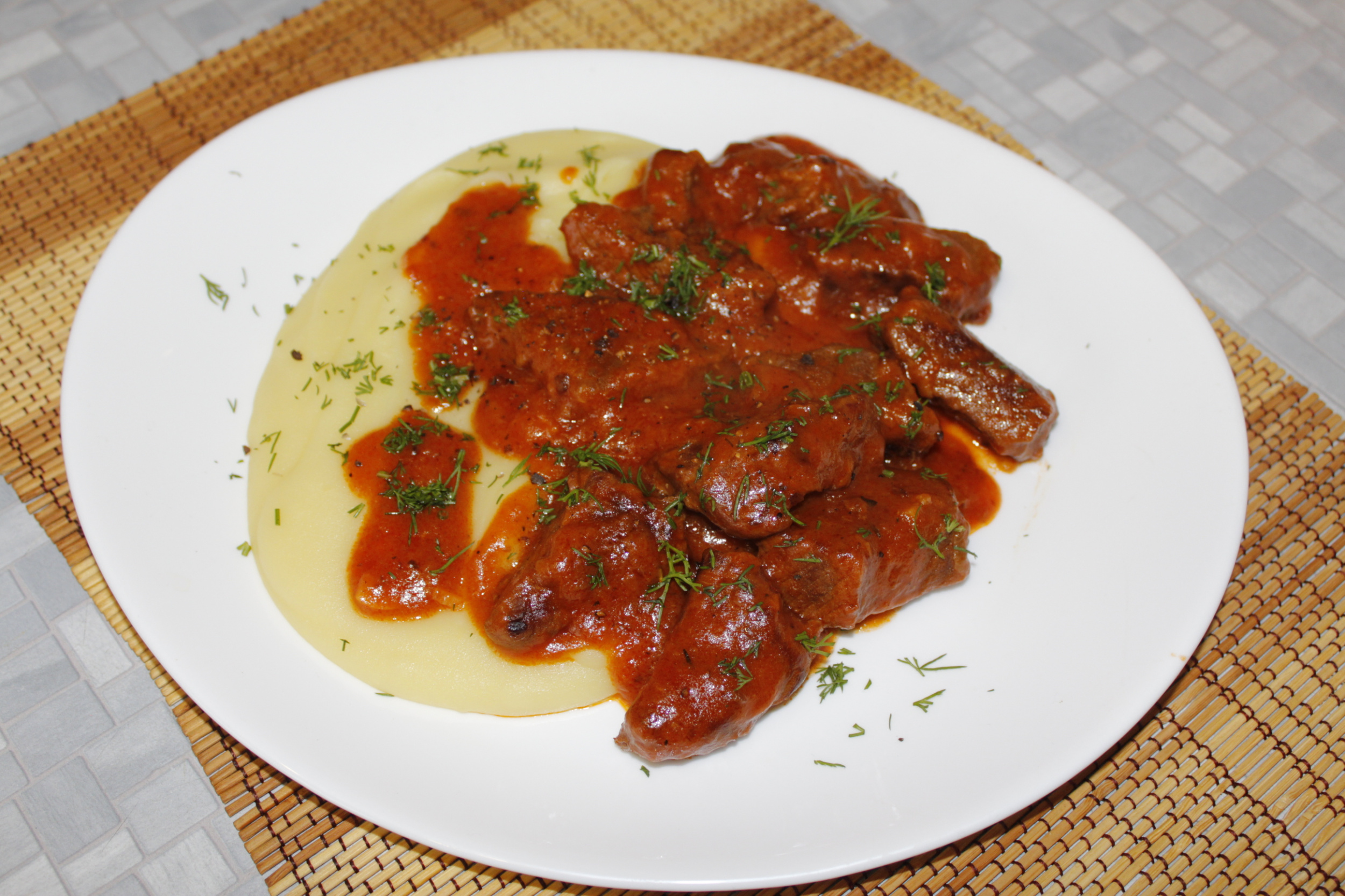 Elk stew in red sauce