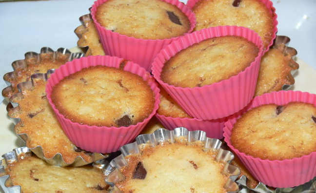 Muffins with banana and chocolate