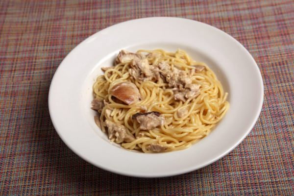 Spaghetti with sour cream dressing