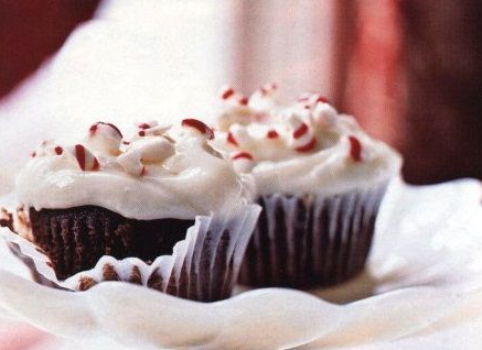 Chocolate cupcakes with cheese frosting
