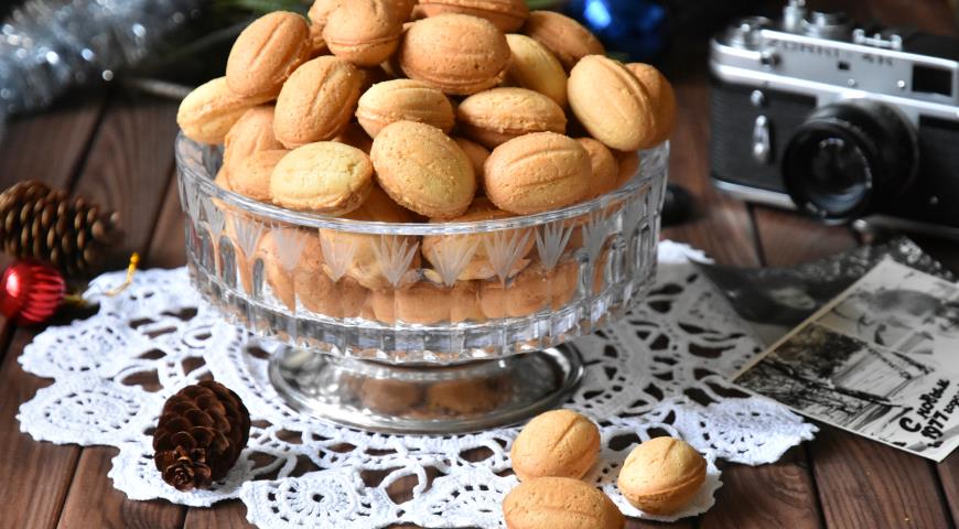 Nuts with boiled condensed milk