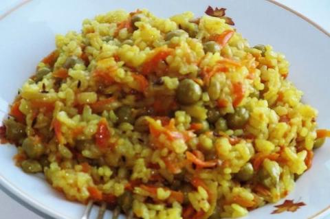 Lean pilaf with peas