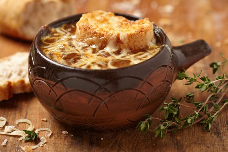 Onion soup with croutons and cheese