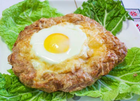 Lower schnitzels with egg