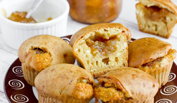 Cottage cheese muffins stuffed with jam