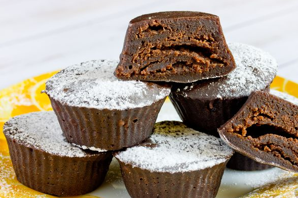 Moist chocolate cupcakes in the microwave