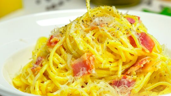 Pasta carbonara (classic recipe)