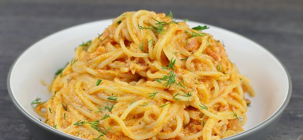 Spaghetti in creamy tomato sauce