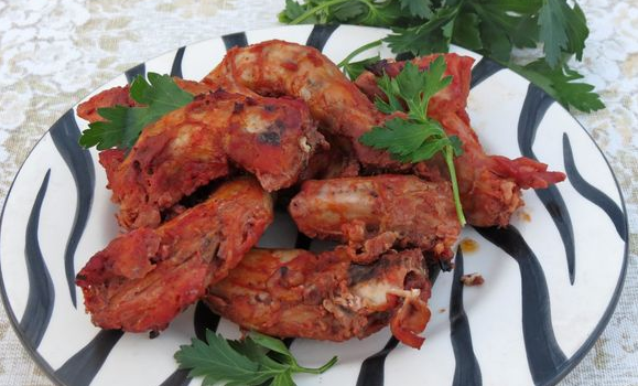 Baked chicken necks in a tomato-soy marinade with garlic