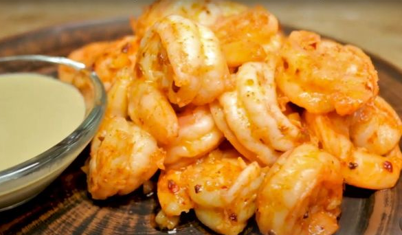 Spicy fried shrimp with garlic (butter)