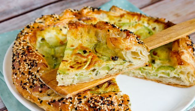 Open puff pastry pie with zucchini and cheese