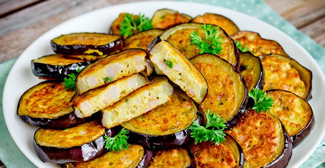 Fried eggplant rings stuffed with ham and cheese
