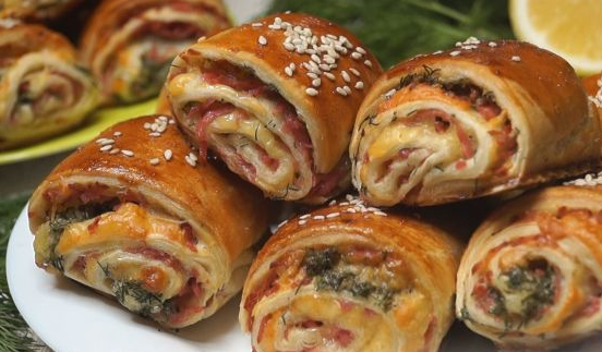 Puff rolls with ham and cheese