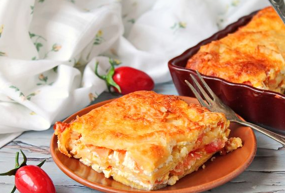 Lavash pie with cottage cheese and tomatoes