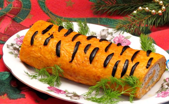 Carrot and cheese roll with minced chicken