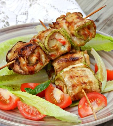 Zucchini rolls with chicken (air grill)