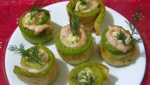 Zucchini rolls with chicken fillet and cheese