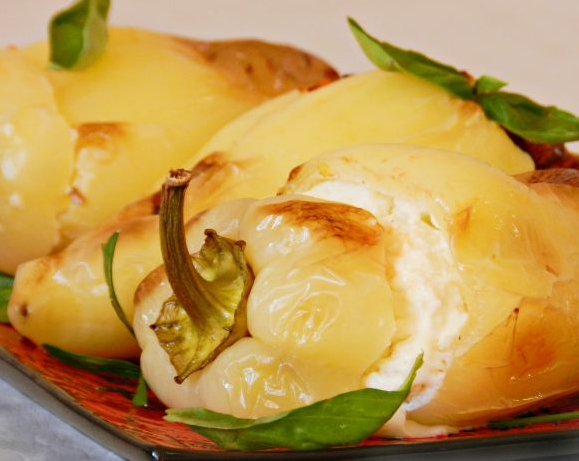 Bulgarian pepper baked with cheese