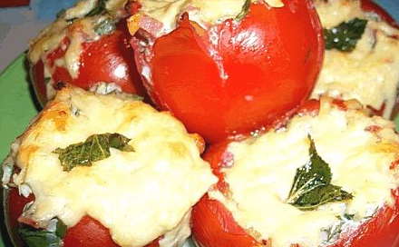 Stuffed tomatoes in the oven
