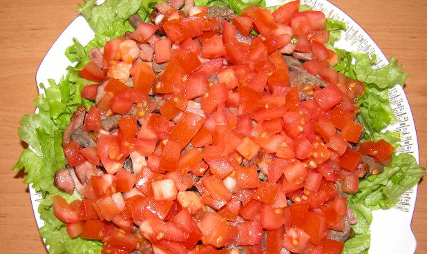 Warm salad with chicken liver and bacon