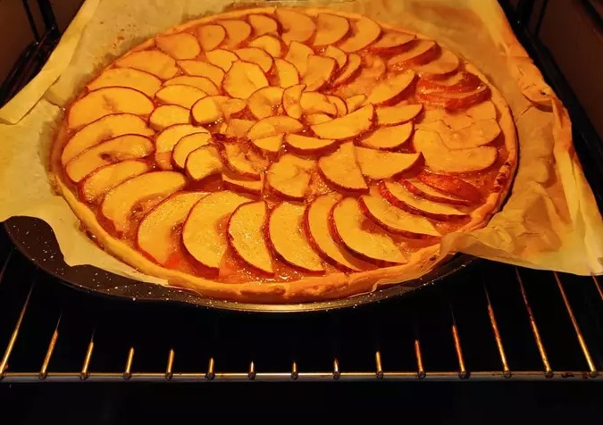 Pizza fruit, pear and mango pizza