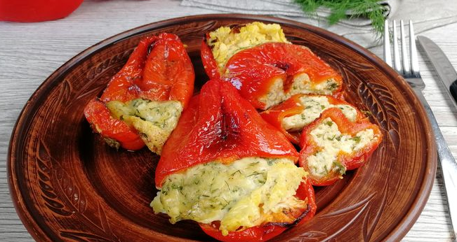 Stuffed peppers with cheese and egg (in the oven)