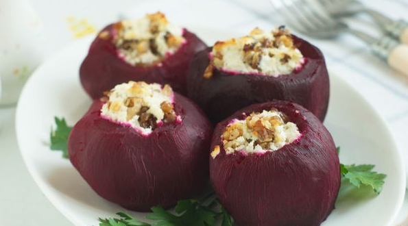 Beets baked with cottage cheese and nuts