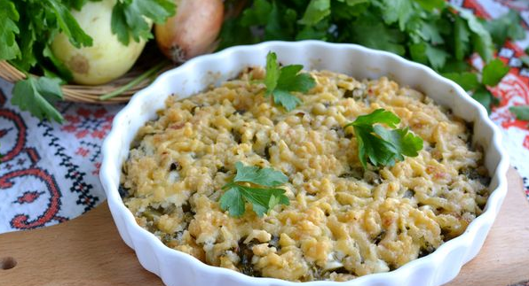 Crumble with zucchini, cheese and herbs