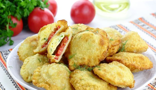 Deep-fried patties with tomatoes, cheese and herbs