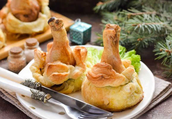 Chicken legs with mushrooms and carrots, in puff pastry bags