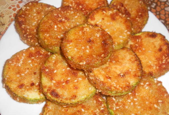 Zucchini fried in breadcrumbs and sesame seeds