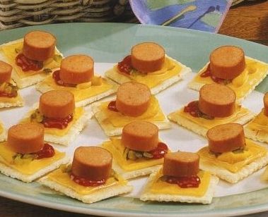 Appetizer on crackers, with cheese and sausages
