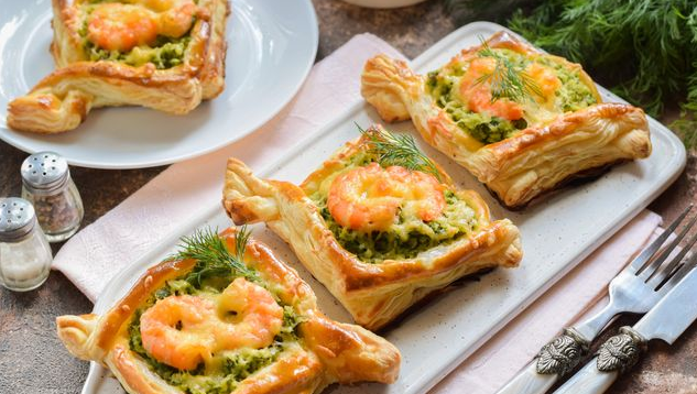 Broccoli, shrimp and cheese puffs