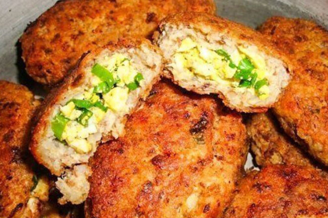 Buckwheat and chicken zrazy with green onions and eggs