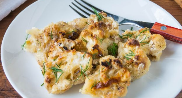 Baked cauliflower with cheese sauce