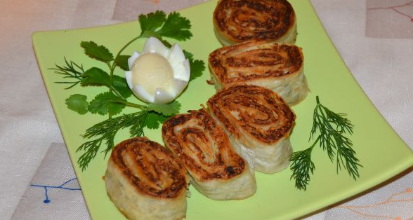 Delicious Lavash rolls with chicken